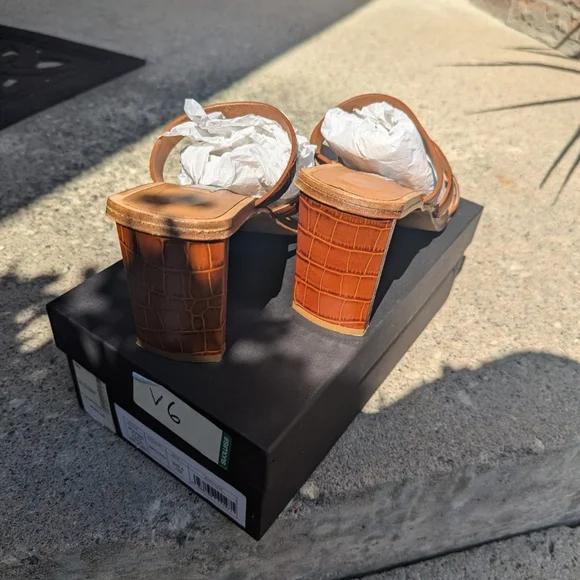 MIISTA Joanne Clay Crown High Heel - Picture 15 of 16